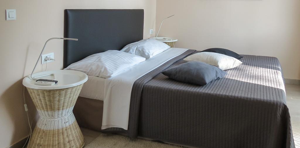 Bed And Breakfast Four Rooms Zara Esterno foto