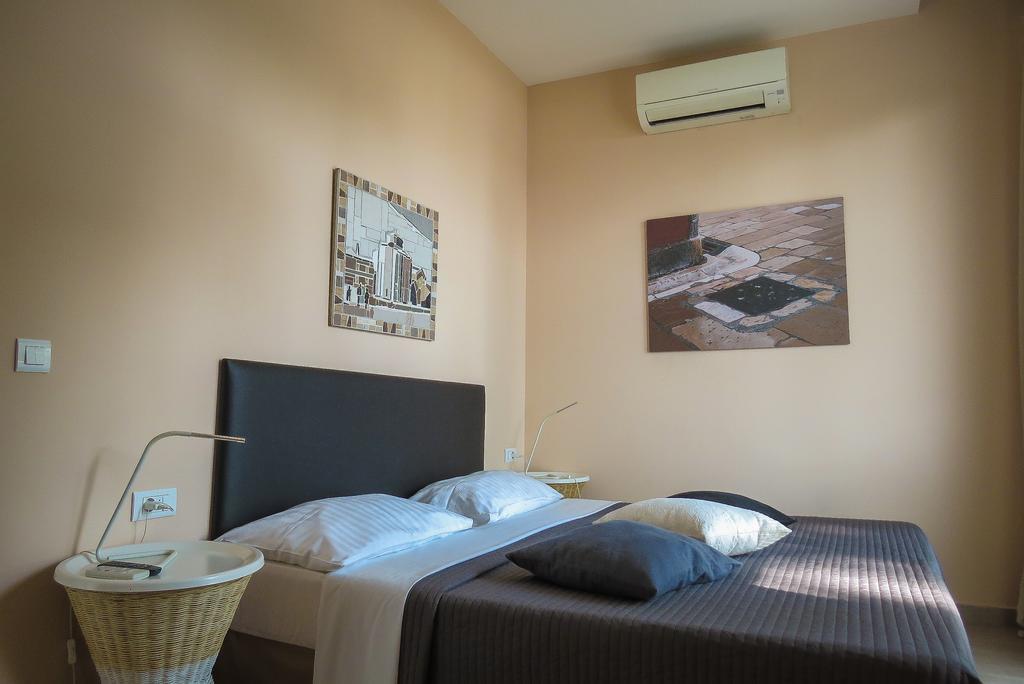 Bed And Breakfast Four Rooms Zara Esterno foto