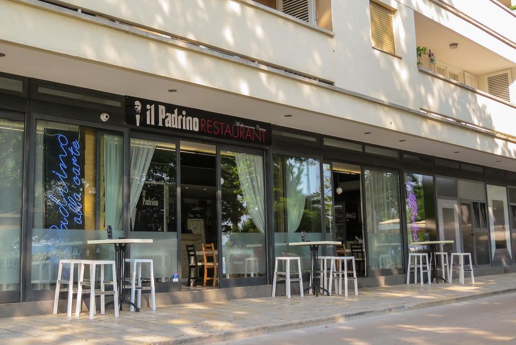 Bed And Breakfast Four Rooms Zara Esterno foto