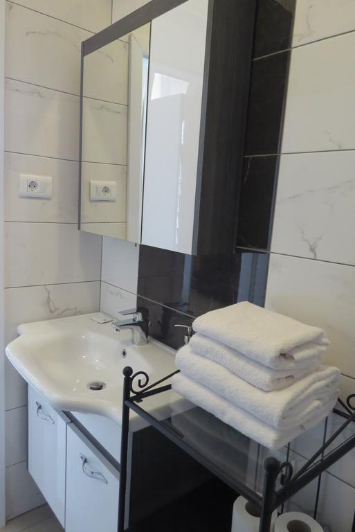Bed And Breakfast Four Rooms Zara Esterno foto
